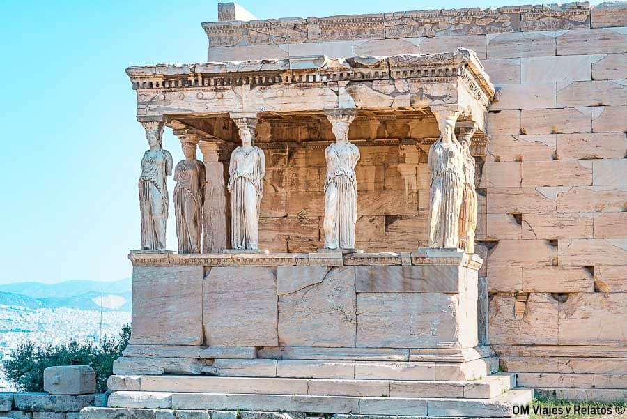 Pórtico de las Cariátides del Erecteion en la Acrópolis de Atenas, parada imprescindible en que ver en Atenas en 3 días.