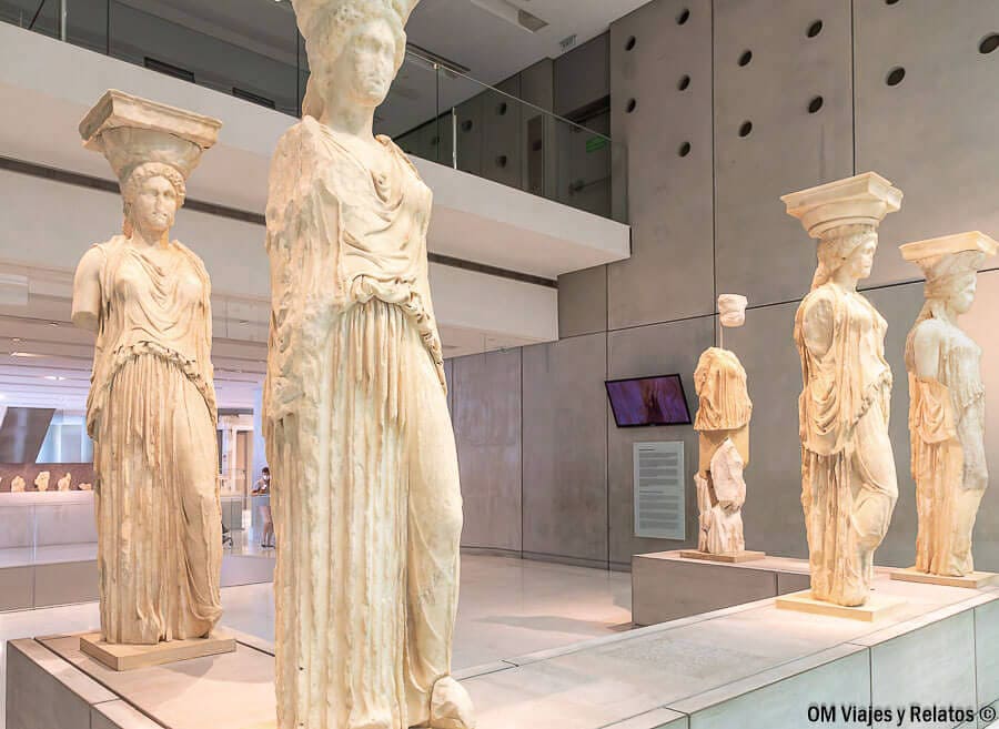 Cariátides expuestas en el Museo de la Acrópolis de Atenas, visita imprescindible en que ver en Atenas en 3 dias.