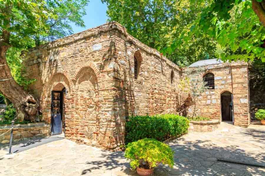 Fachada de la Casa de la Virgen María cerca de Éfeso, una visita recomendada en que ver en Éfeso.