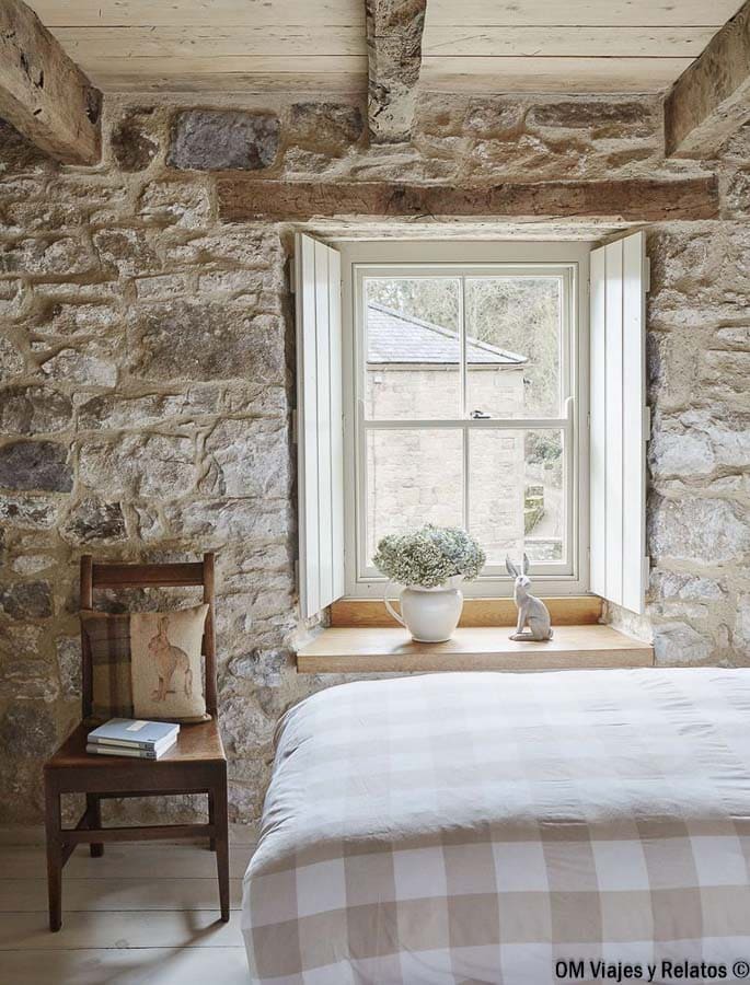Nuestro hotel de estilo rural con paredes de piedra, perfecto para dormir cerca de que ver en Ordesa y Monte Perdido.