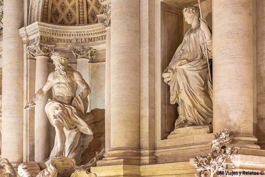 Detalle de estatuas y columnas en la Fontana di Trevi, un imprescindible en que ver en Roma en 4 días.