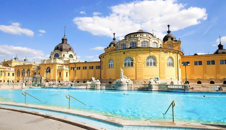 Balneario Széchenyi de Budapest, una visita imprescindible para un viaje a Budapest por libre.