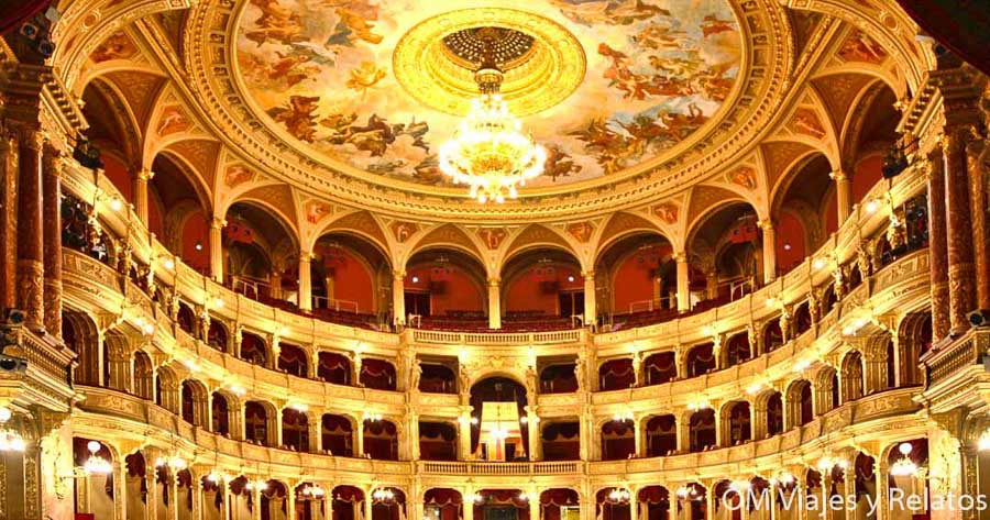 Interior de la Ópera de Budapest, una visita imprescindible sobre que ver en Budapest en 3 dias.