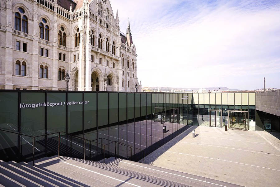 Centro de visitantes del Parlamento de Budapest, un punto clave en una visita al Parlamento de Budapest.