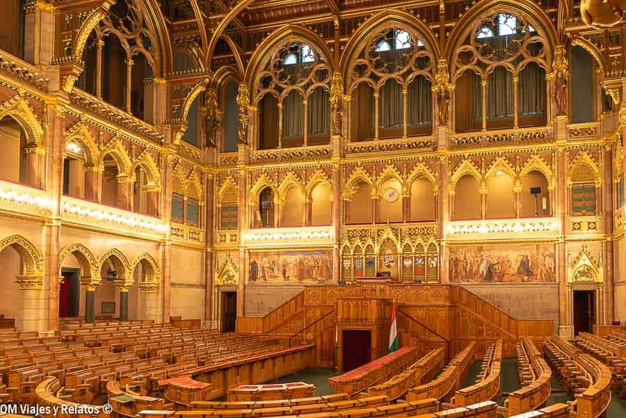 Sala de plenos del Parlamento, una visita imprescindible en una visita al Parlamento de Budapest.