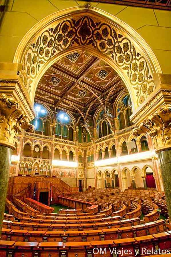 Sala de plenos del Parlamento, una visita imprescindible en una visita al Parlamento de Budapest.