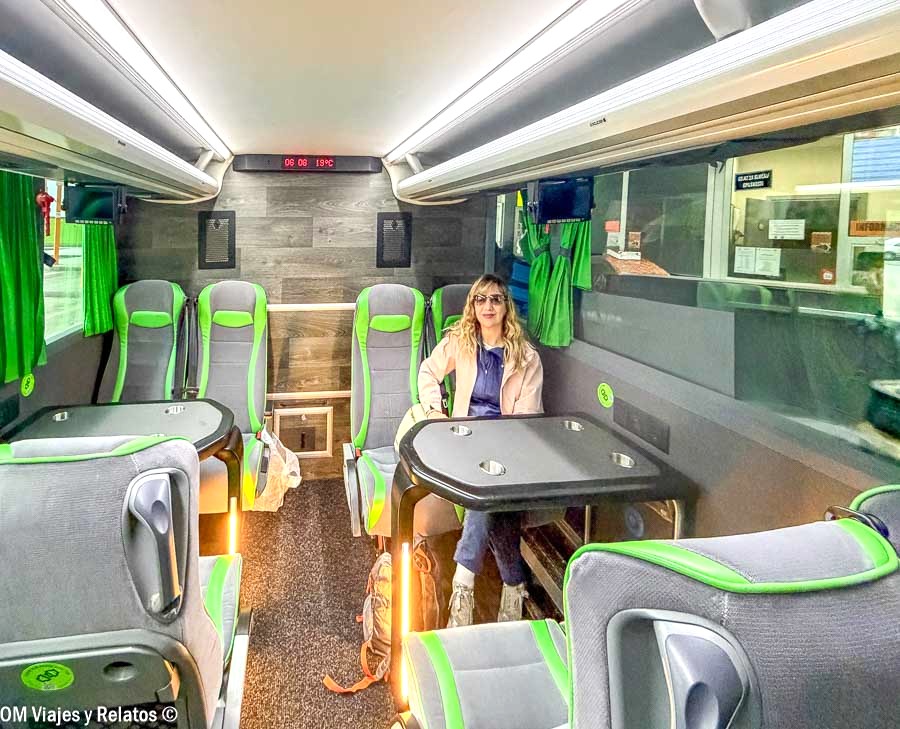 Una servidora viajando en autobús entre ciudades durante una ruta organizada por Croacia en 7 días.