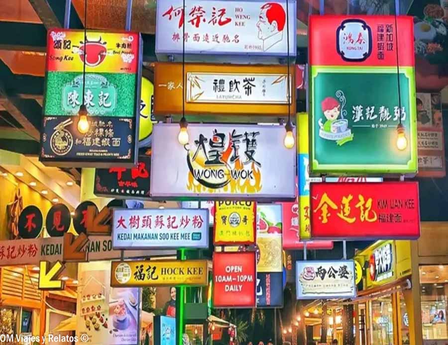 Los luminosos restaurantes y puestos asiáticos muestran algunos de los mejores lugares donde comer en Kuala Lumpur.