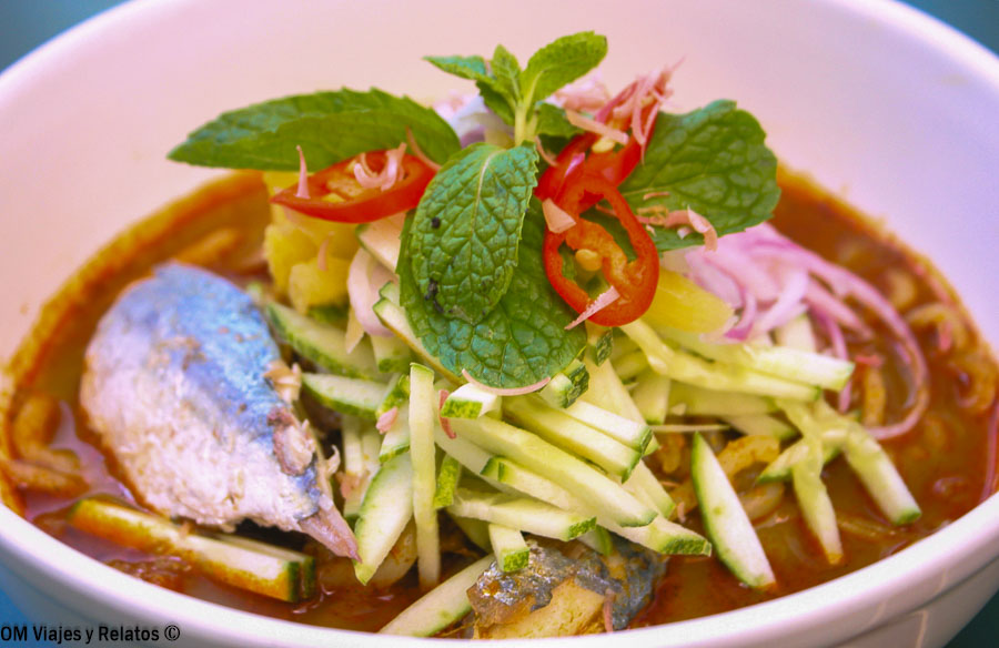 Probar un aromático assam laksa es una experiencia imprescindible para descubrir donde comer en Kuala Lumpur.