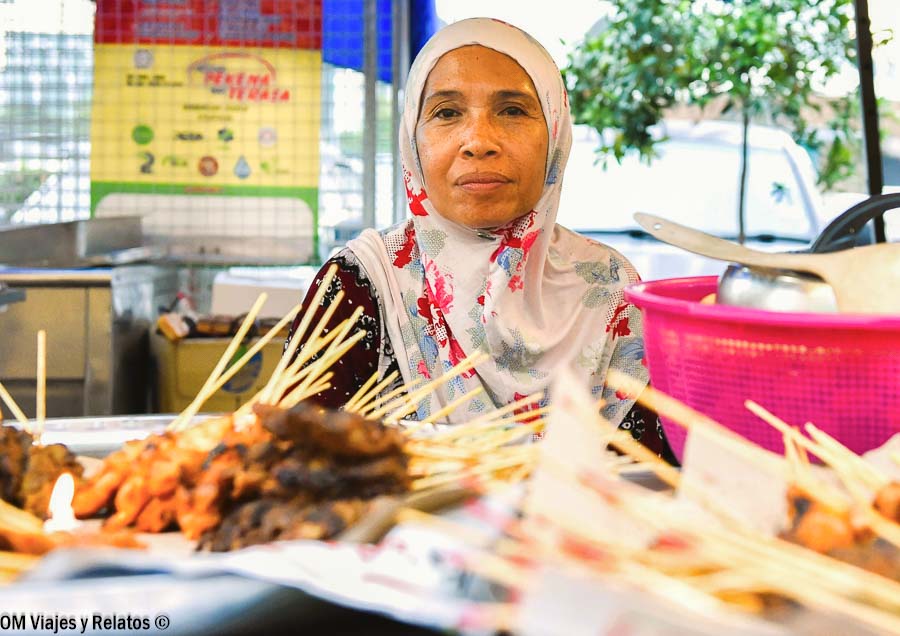 Descubrir los puestos de comida callejera es una de las mejores formas de saber donde comer en Kuala Lumpur.