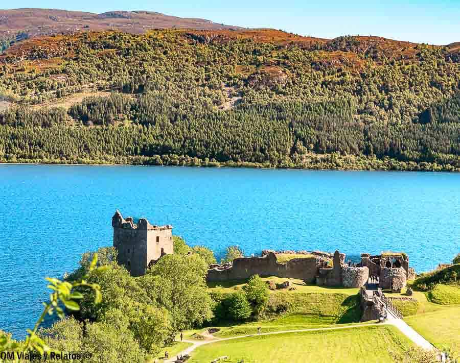 Ruinas del castillo de Urquhart junto al Lago Ness, un imprescindible que ver en Escocia en 7 días.