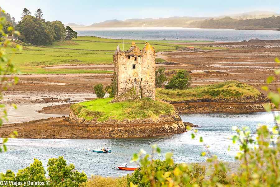 Castillo de Castle Stalker en las Highlands, uno de los lugares imprescindibles que ver en Escocia en 7 días.