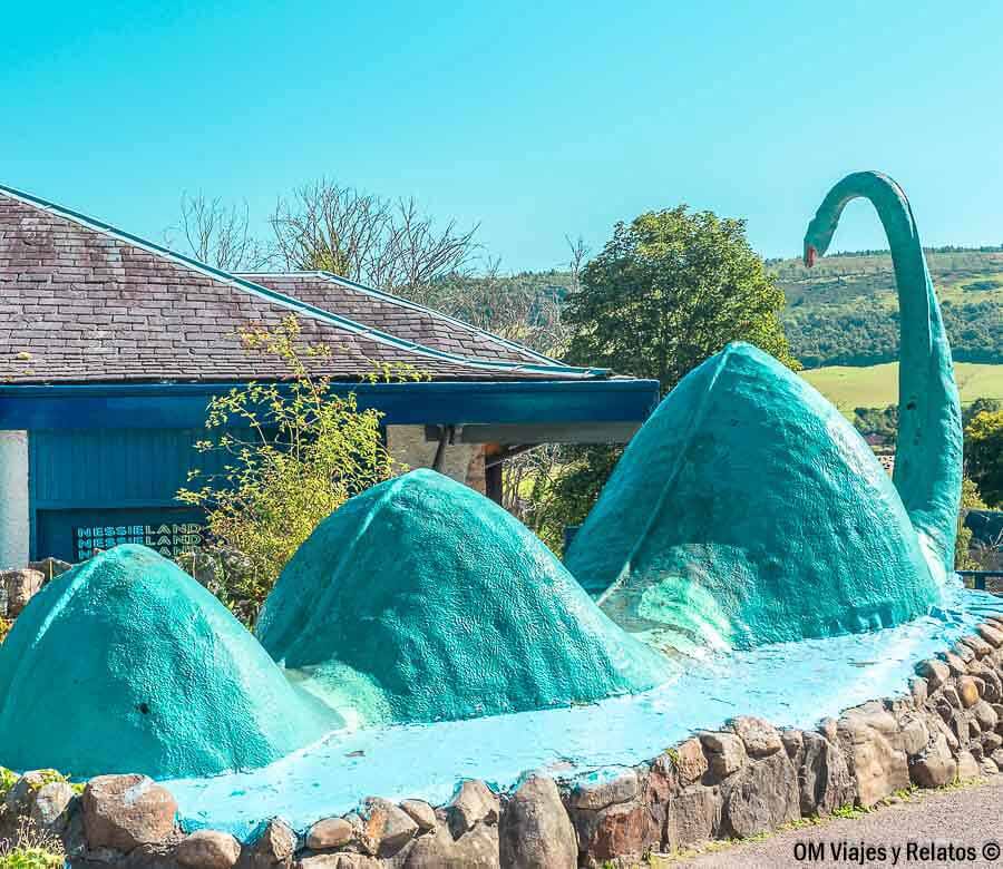 Escultura del monstruo del Lago Ness, una curiosa parada que ver en Escocia en 7 dias.