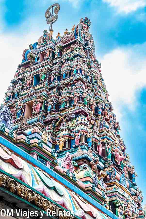Templo hindú en Kuala Lumpur con esculturas coloridas y arquitectura tradicional, imprescindible que ver en Kuala Lumpur en 2 dias.