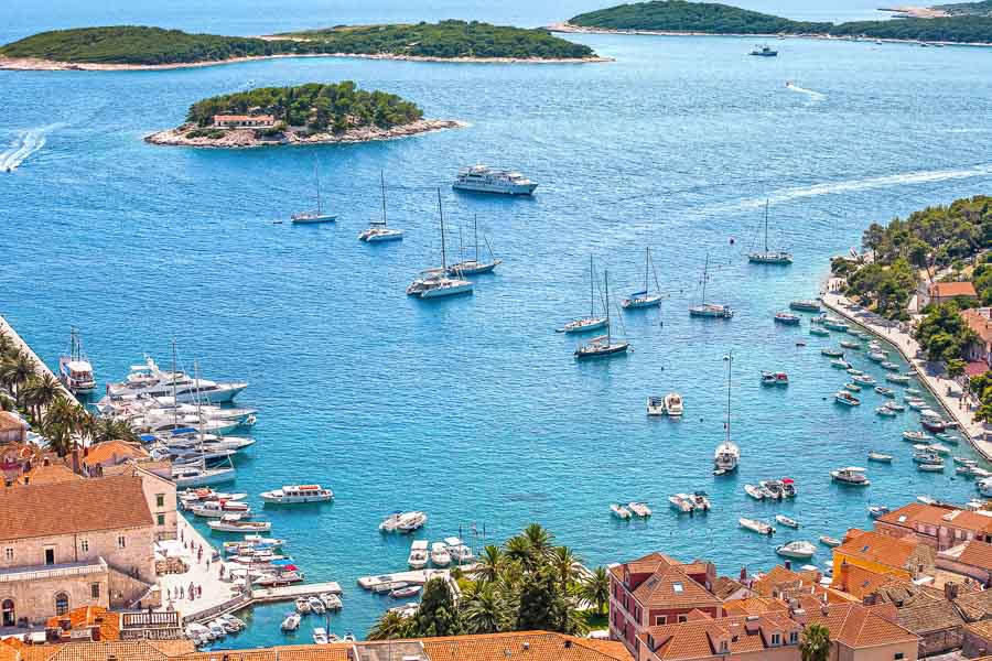 Vistas desde la Fortaleza Española de Hvar en la ruta de 7 días en Croacia