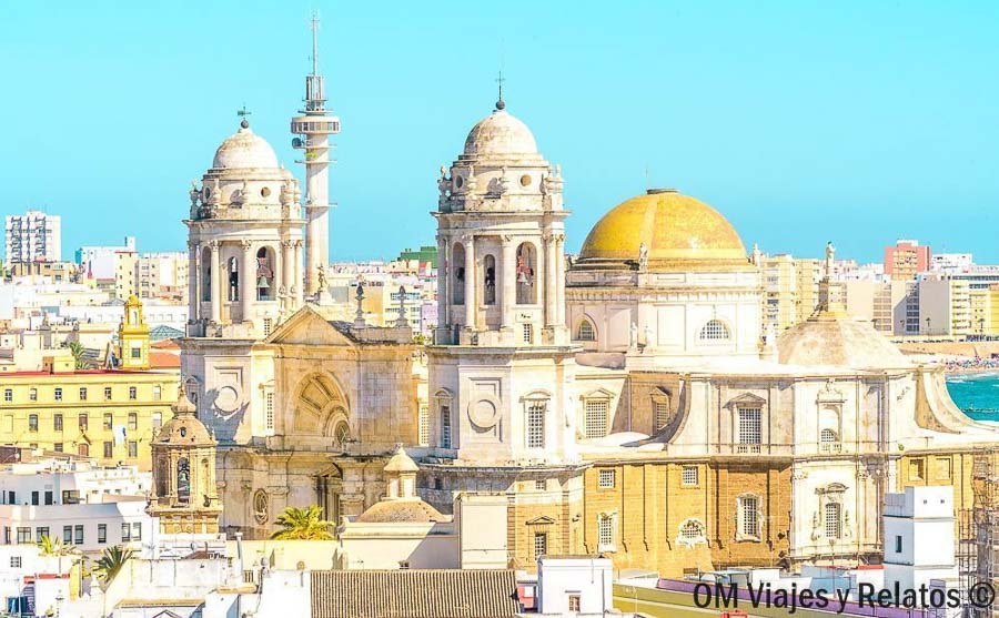 Catedral de Cádiz, uno de los monumentos imprescindibles que ver en Cádiz en un día y símbolo del casco histórico de la ciudad.