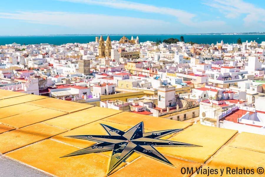 Vistas panorámicas de Cádiz desde la Torre Tavira, uno de los mejores miradores que ver en Cádiz en un día.