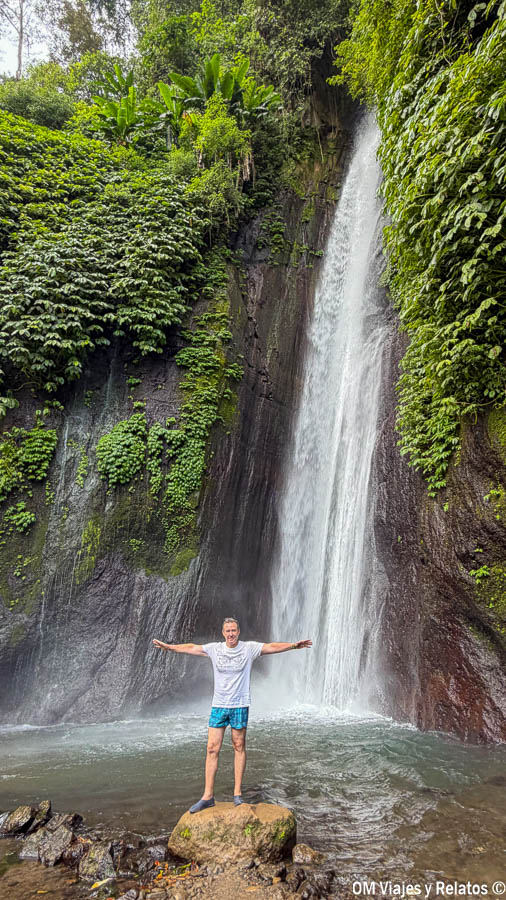 JC en la cascada de Munduk en nuestro último viaje a Bali por libre.