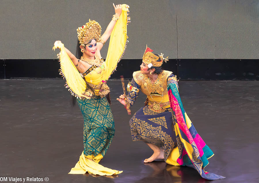Espectáculo de danza tradicional balinesa durante nuestra ruta por Bali en 10 días