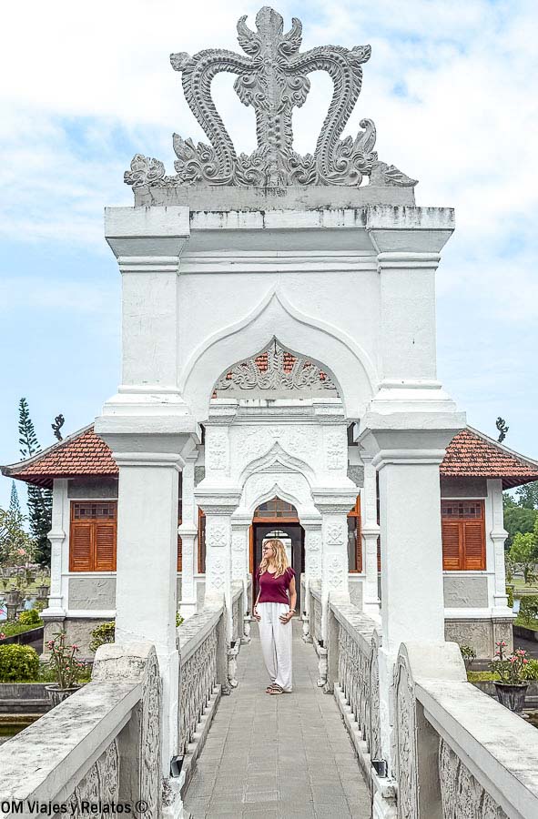 Foto mía en el Palacio de Agua Taman Ujung, en el este de Bali