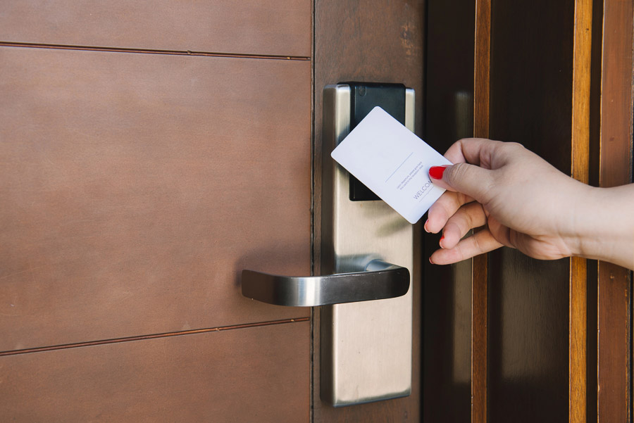 Acceso con tarjeta a nuestra habitación de hotel por horas