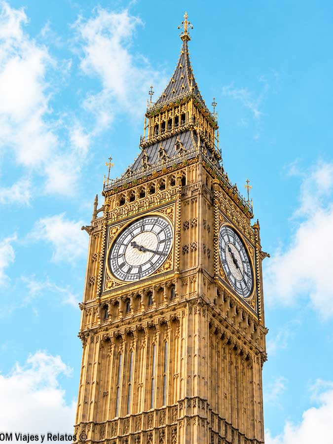 Primer plano del Big Ben y la torre del reloj del Palacio de Westminster en Londres
