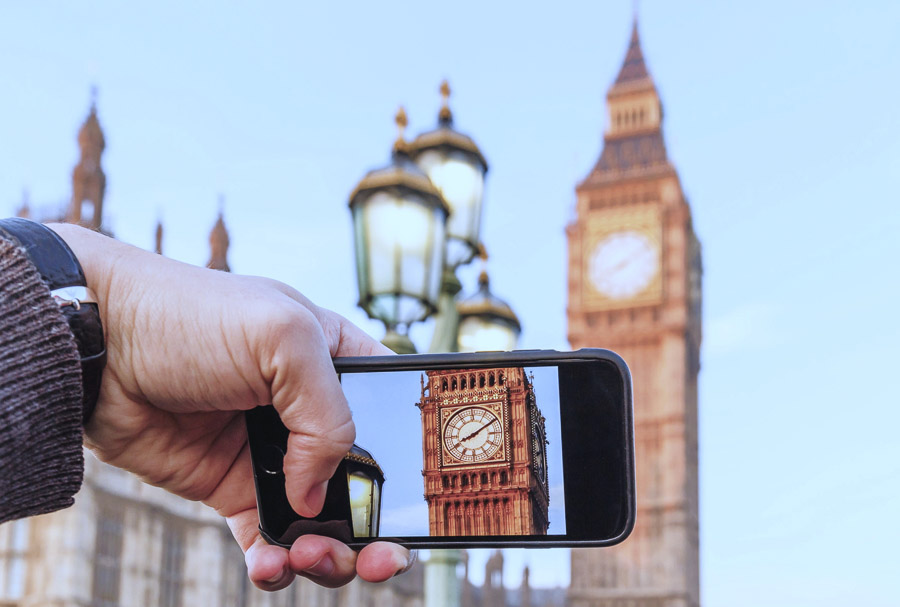 JC fotografiando el Big Ben, uno de los imprescindibles que ver en Londres en 3 días