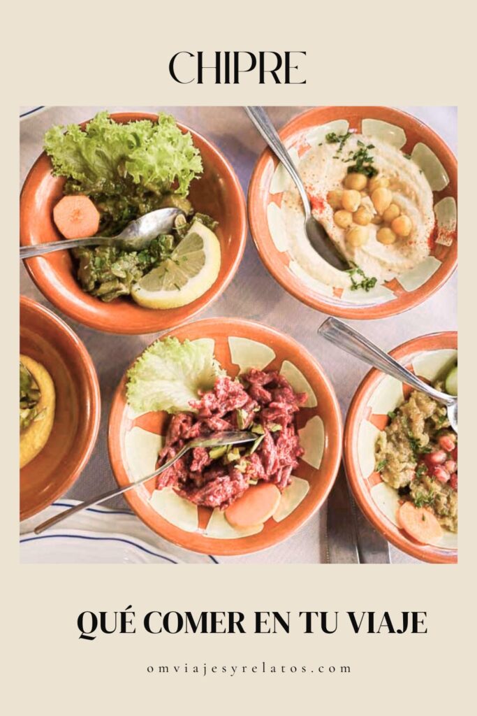 Comida típica de Chipre para tu viaje: 12 platos que comer en Chipre, como halloumi, el meze, la souvla, el kleftiko y más. Descúbrelos en la guía. #Chipre #turismo #gastronomia