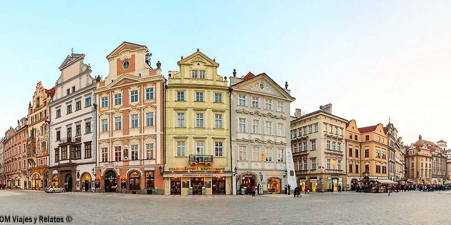 Fachadas históricas de colores en la Plaza de la Ciudad Vieja de Praga
