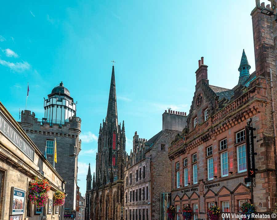 Castlehill en la Royal Mile de Edimburgo, junto a The Scotch Whisky Experience