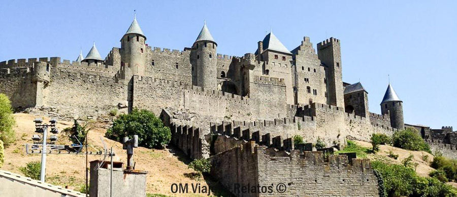Vista panorámica de la Ciudadela medieval de Carcassonne y sus murallas
