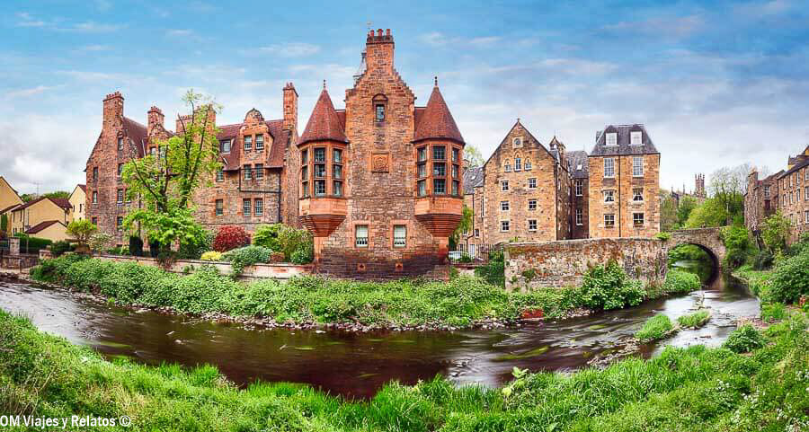 Dean Village junto al río Water of Leith en Edimburgo, con sus casas históricas y puente de piedra