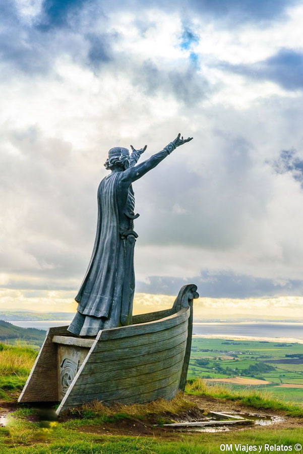 Estatua de Manannán Mac Lir en el mirador de Gortmore, Irlanda del Norte