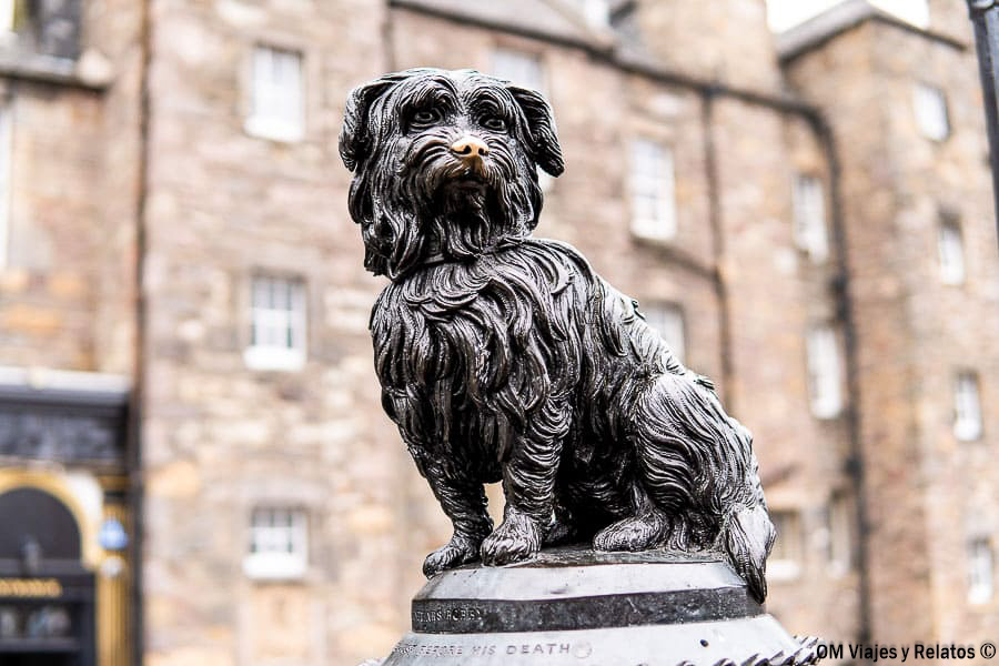 Estatua de Greyfriars Bobby en Edimburgo, uno de los monumentos más populares de la ciudad
