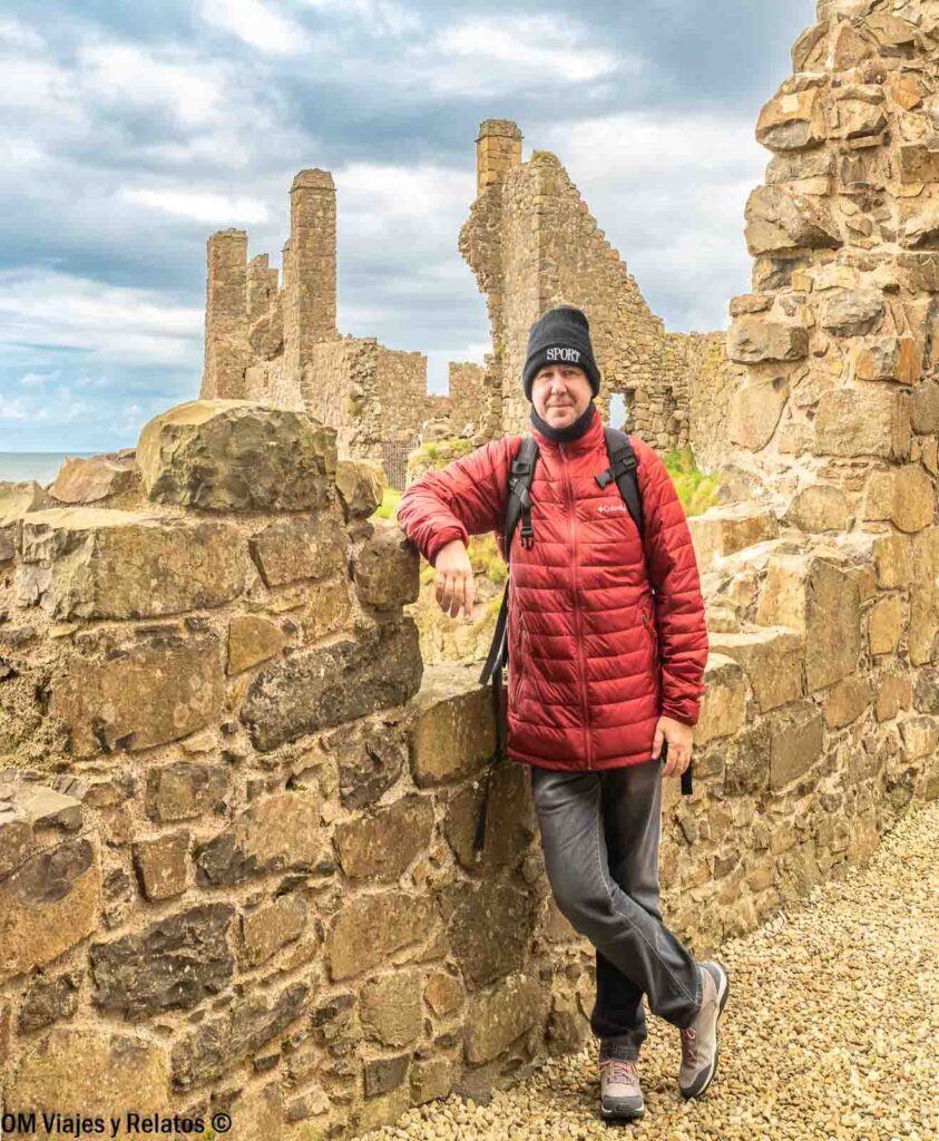 JC entre las ruinas de Dunluce Castle en Irlanda del Norte