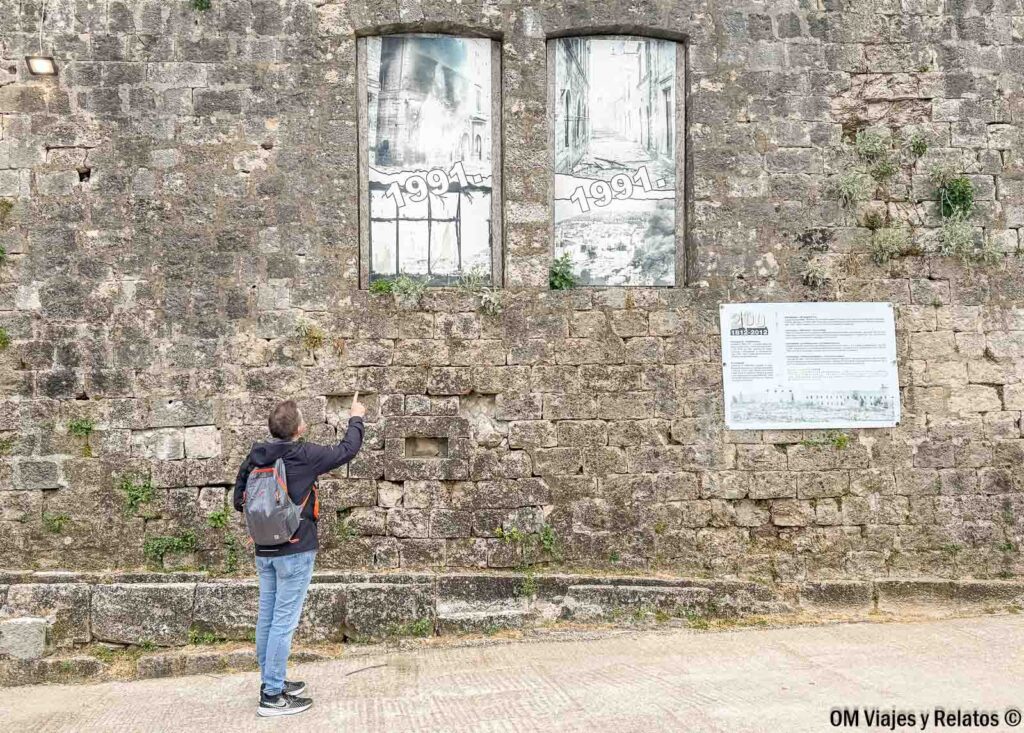 JC en el memorial de los daños de la guerra de 1991 en Dubrovnik