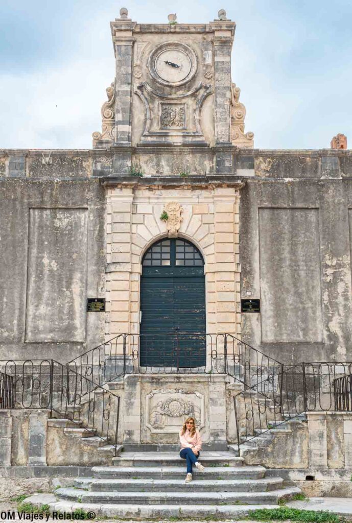 Foto mía junto al antiguo Collegium Ragusinum en el casco histórico de Dubrovnik